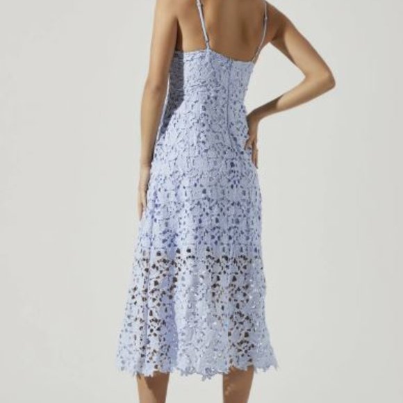 Super cute lace dress! Perfect for weddings, graduation, date nights, and more! - Picture 2 of 2